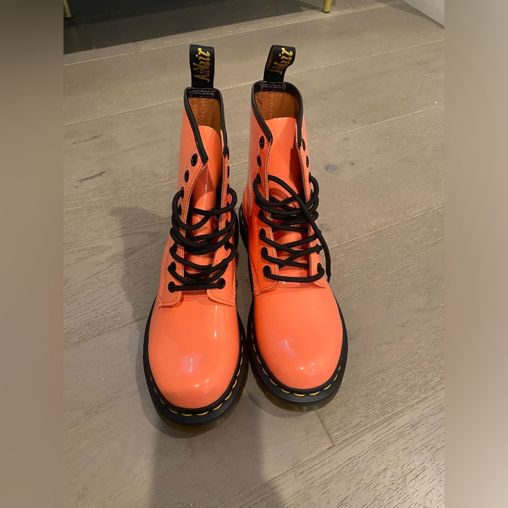 Brand new Dr. Martens 1460 Patent Leather Women's Lace-up Boots Coral Size 6